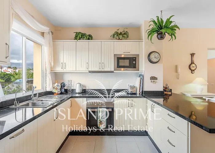 Stunning Golf & Sea Views With Heated Pool Ogg106